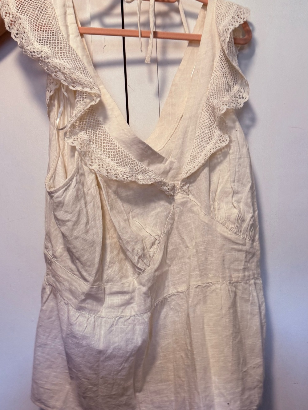 Old Navy Cream Lace-Trim Sleeveless V-Neck Tank